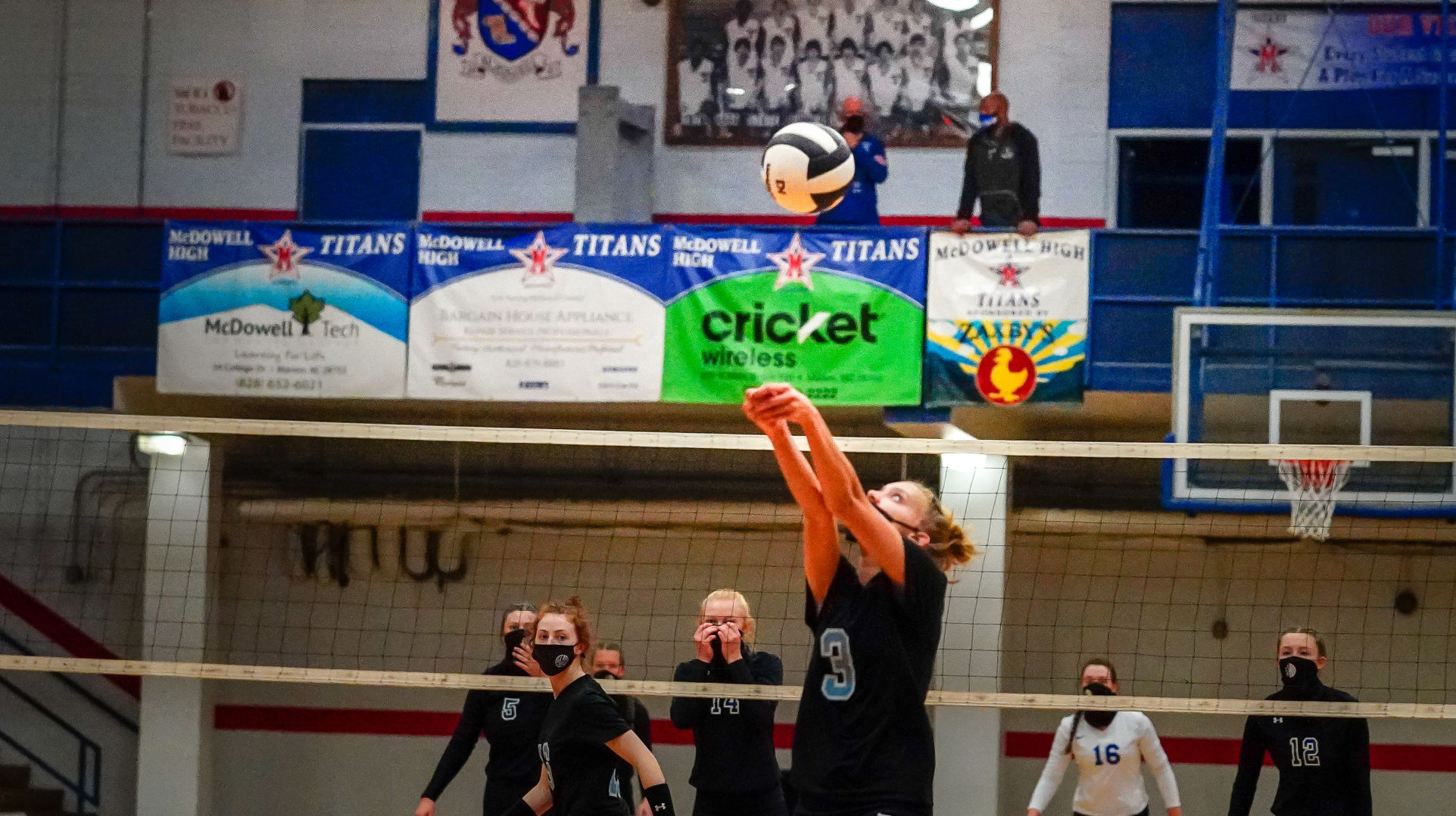Brelyn Sturgill sets to front row